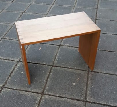 tischchen ‚ulmer hocker‘ stil / sehr einfaches, kleines tischchen. tischchen ‚ulmer hocker‘ stil