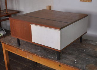 tischbar teak 60er jahre / seltene 60er jahre tischbar in teak und weiß – für funktionen siehe bitte bilder. tischbar teak 60er jahre