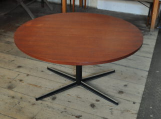 teak tisch wilhelm renz / seltener 60er jahre wilhelm renz tisch, höhenverstellbar, teak, sehr guter originalzustand. teak tisch wilhelm renz