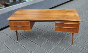 erwin behr schreibtisch / original 50s walnut desk by erwin behr, germany. boomerang shape. ca. width 175, height76,5, depth 80cm. erwin behr schreibtisch