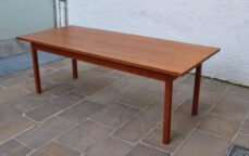 220cm teak esstisch, 60er jahre / sehr großer teak esstisch, tischlerarbeit 60er jahre. wurde eigentlich als schreibtisch für einen unternehmer angefertigt. länge ca 2.2m. ein paar … 220cm teak esstisch, 60er jahre