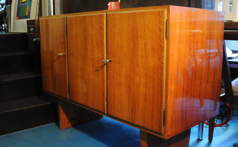 kleines walnuss sideboard