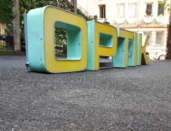 neon-schriftzug ‚OPTIK‘, 60er / fantastischer neon-schriftzug. breite ca. 180cm. alle röhren leuchten. neon-schriftzug ‚OPTIK‘, 60er