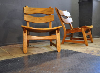 Oak Lounge Chairs, 1960s / niedriger sessel in massiv eiche, 60er jahre. war wohl ursprünglich als outdoormöbel gedacht, sind jedoch in einwandfreiem zustand und machen … Oak Lounge Chairs, 1960s