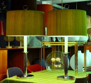 paar staff tischleuchten 60s / fantastisches paar riesige 60/70er staff leuchten mit grünen wildseide-schirmen. für das alter sehr guter zustand, ein schirm ist leicht heller … paar staff tischleuchten 60s