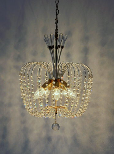 50er jahre leuchter wien / sehr eleganter 50er jahre leuchter höchster qualität, mit geschliffenen kristallen, sehr schöner originalzustand, keine fehlteile, alle kristalle intakt. sehr lange … 50er jahre leuchter wien