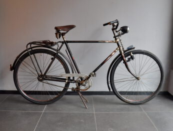 triumph nürnberg herrenrad vorkrieg / triumph nürnberg großes herrenrad (28″), späte 30er jahre. praktisch alles original, sogar eine alte triumph ledertasche hab ich noch gefunden. … triumph nürnberg herrenrad vorkrieg