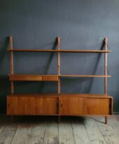 poul cadoius ‚royal system‘ shelving