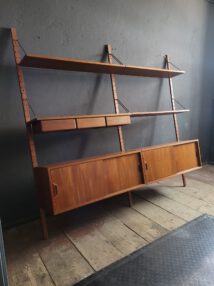 poul cadoius ‚royal system‘ shelving