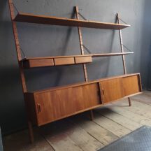poul cadoius ‚royal system‘ shelving